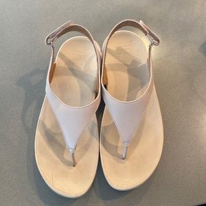 Fit flops size 8. Nude color.